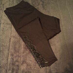 Jessica Simpson Black Leggings with Scalloped Floral Vinyl Detail